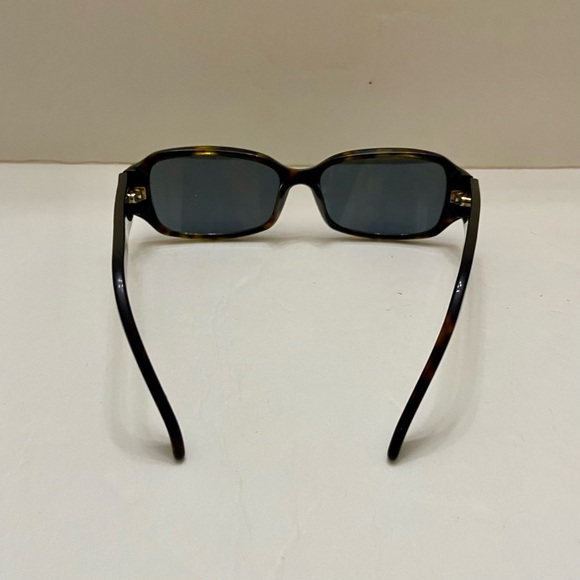 Fendi, Brown Tortoise Sunglasses with Gold Floral Design F924 215 135 - Picture 7 of 15